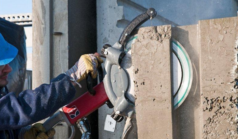 El Tipi Makina İle Beton Kesme